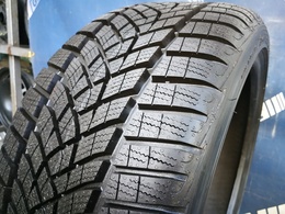 215/40R17 Goodyear UltraGrip Performance Új! 1db-os! DOT4218