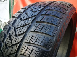 235/35R19 Pirelli Winter SottoZero 3 FR XL Új!  DOT2521