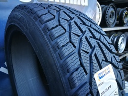 235/45R18 Sebring Snow